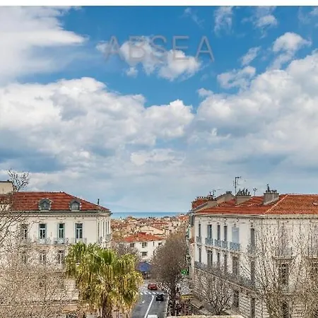 Antibes City Center Cozy Top Floor Apartment Air Conditioning 1 Bedroom דירה