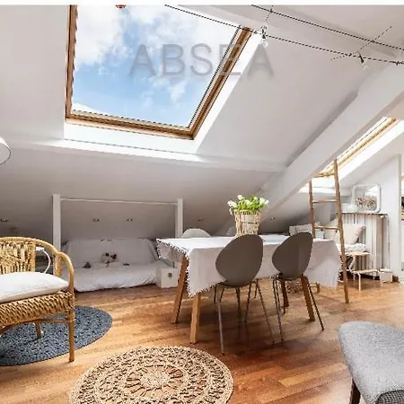 Antibes City Center Cozy Top Floor Apartment Air Conditioning 1 Bedroom דירה *