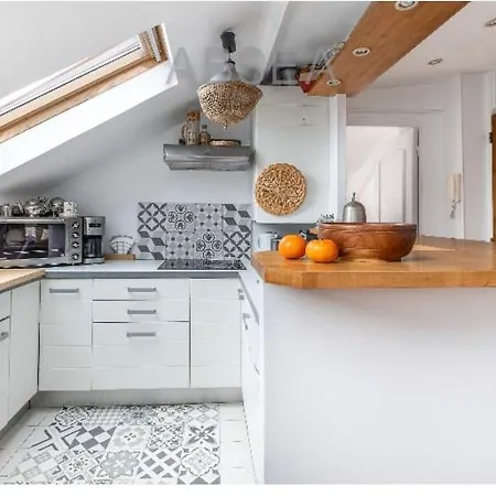 Antibes City Center Cozy Top Floor Apartment Air Conditioning 1 Bedroom *